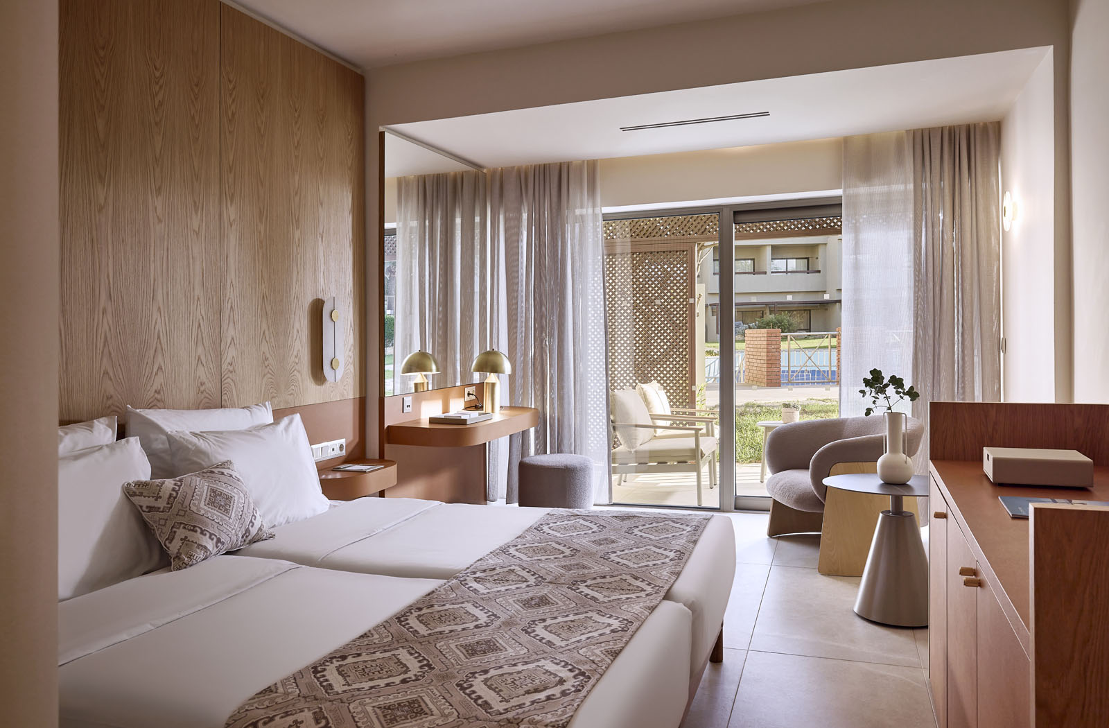2_rithymna_beach_classic_premium_room_garden_1