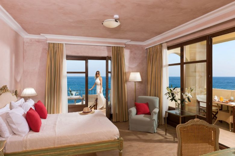 57_aquila_rithymna_beach_gallery_mythica_bungalow_suite_beachfront-1024x691