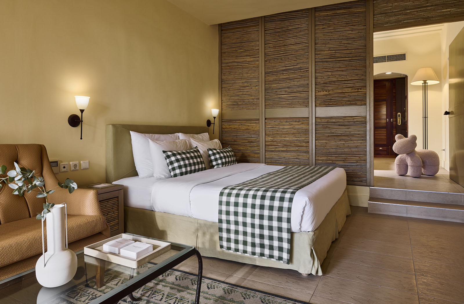 6_rithymna_beach_classic_family_room_garden_view_1