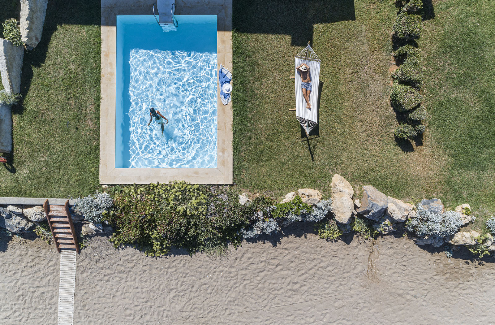 7_rithymna_beach_mythica_bungalow_suite_with_private_pool_beachfront_1