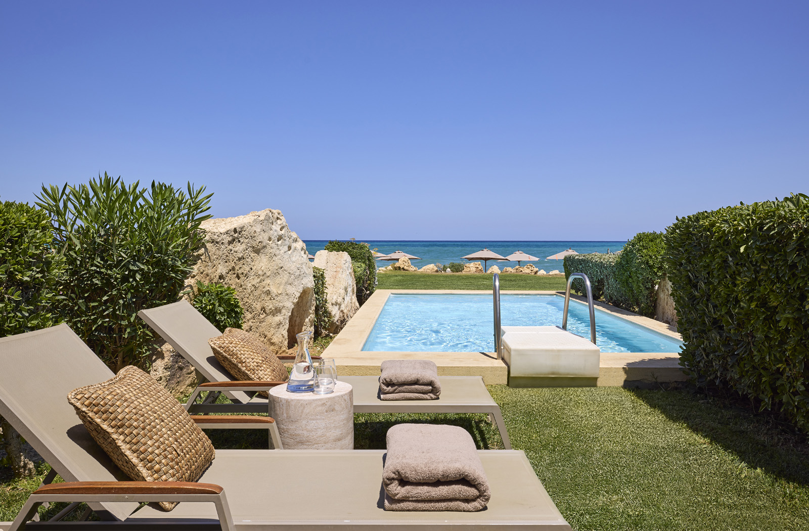 Mythica_-Bungalow_with_Private_Pool_Beachfront_1600x1050_listing