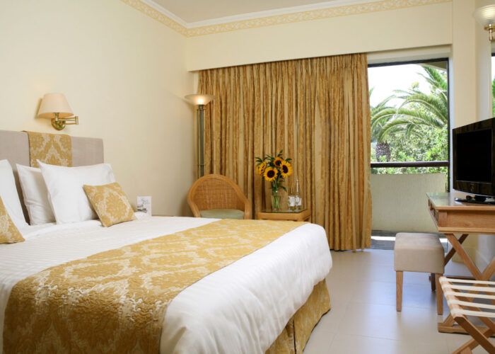 aquila_rithymna_beach_classic_room_garden_view_4-700x500